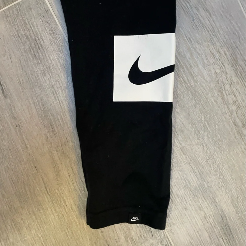 Nike Womens Medium Black Club Logo Leggings Ankle Swoosh Cotton Spandex Tights